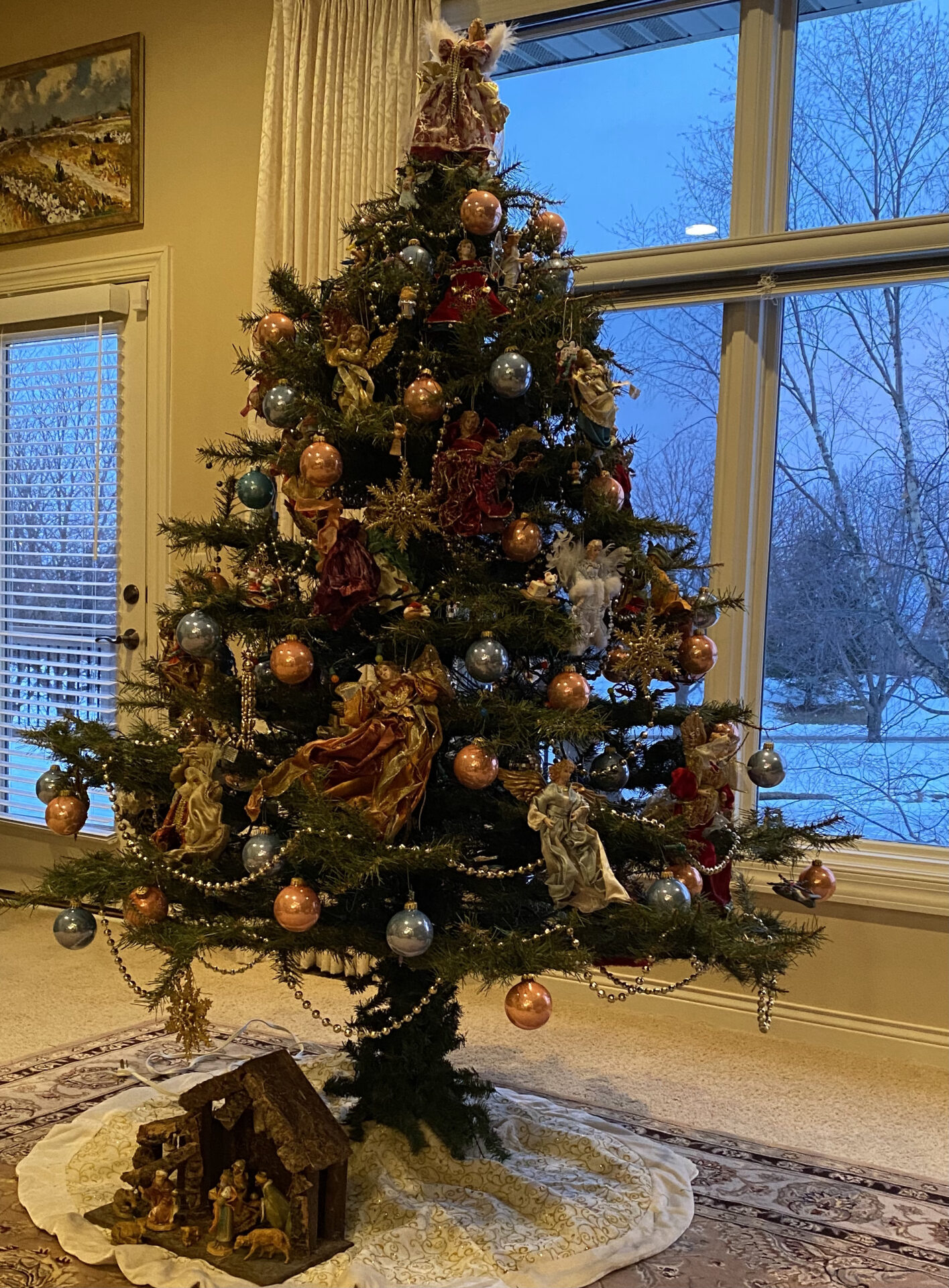 Christmas 2021: Our artificial tree has lost needles, and many branches are bent. We tried a new artificial tree, but the ornaments didn't fit well. So we decorated this old tree one last time.